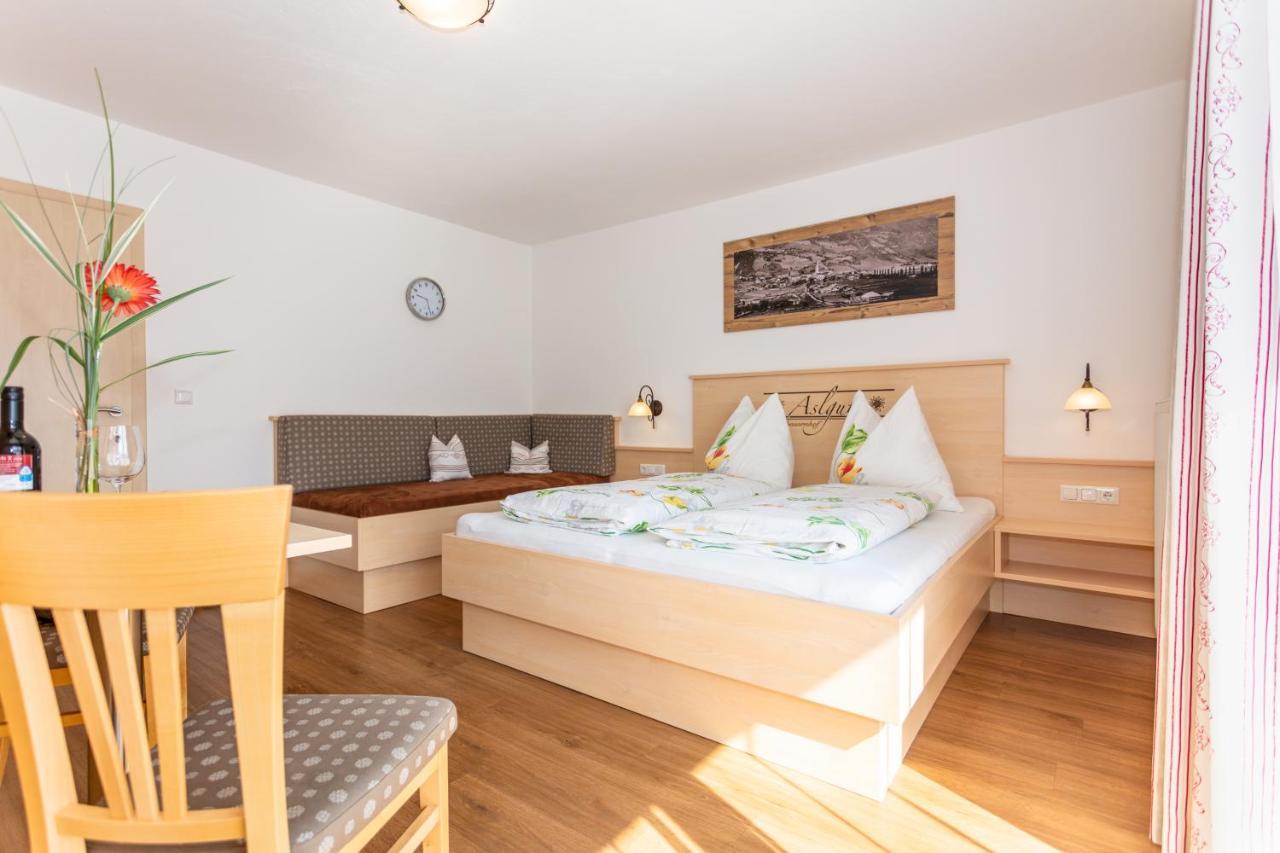 Dreibettzimmer mit Bergblick